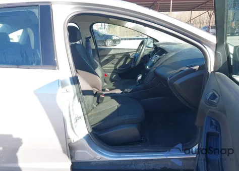 2016 Ford Focus S z USA, uszkodzony, nr VIN 1FADP3E28GL306841